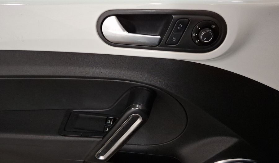 Volkswagen Beetle 2.5 SPORTLINE MT Hatchback 2016