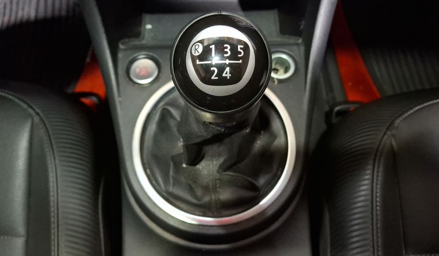 Volkswagen Beetle 2.5 SPORTLINE MT Hatchback 2016