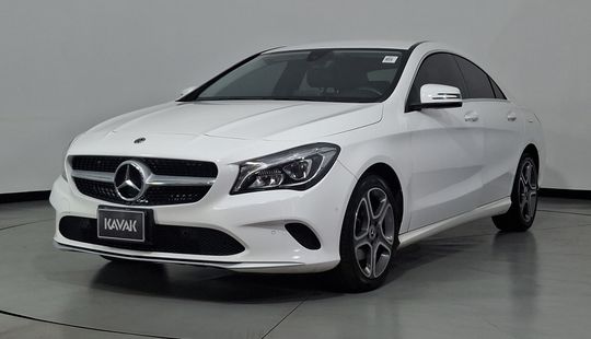 Mercedes Benz • Clase CLA