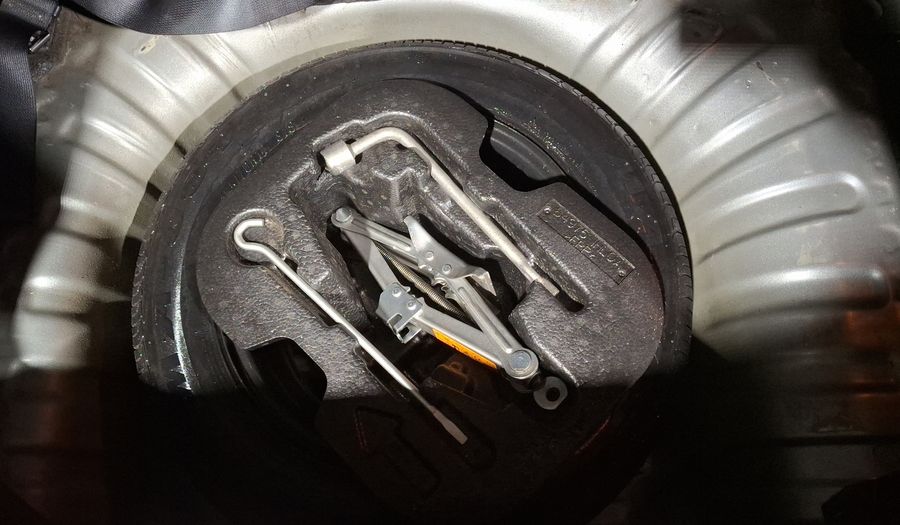 Nissan March 1.6 SENSE MT Hatchback 2012