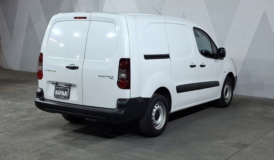 Peugeot Partner 1.6 HDI MAXI DIESEL 5P MT Van 2017