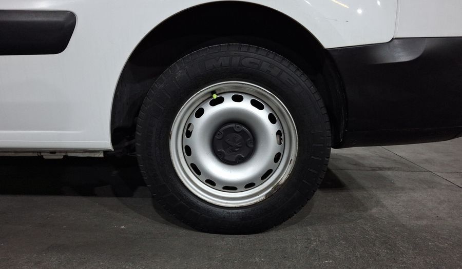 Peugeot Partner 1.6 HDI MAXI DIESEL 5P MT Van 2017