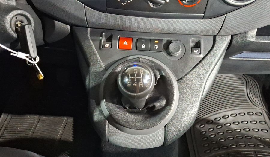 Peugeot Partner 1.6 HDI MAXI DIESEL 5P MT Van 2017