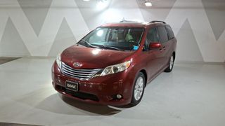 Toyota • Sienna