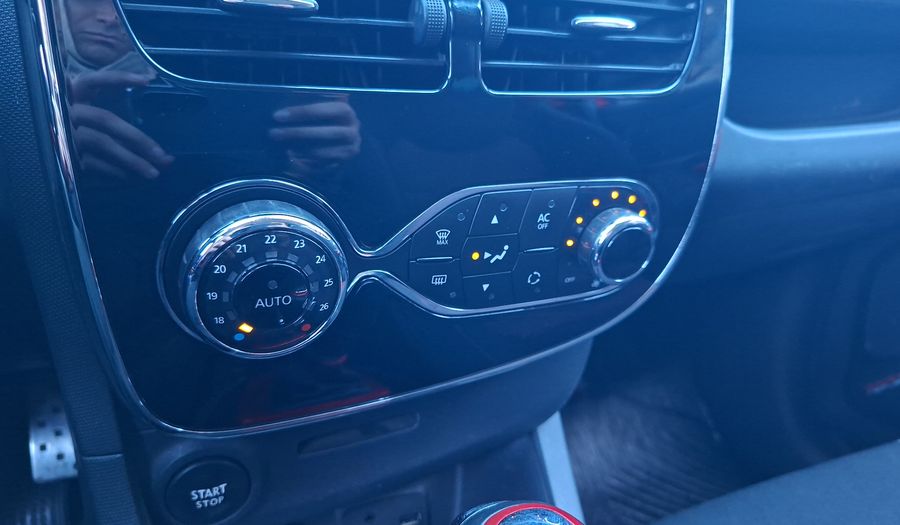 Renault Clio 1.6 RS 200 EDC Hatchback 2015