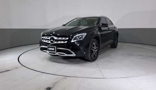 Mercedes Benz • Clase GLA