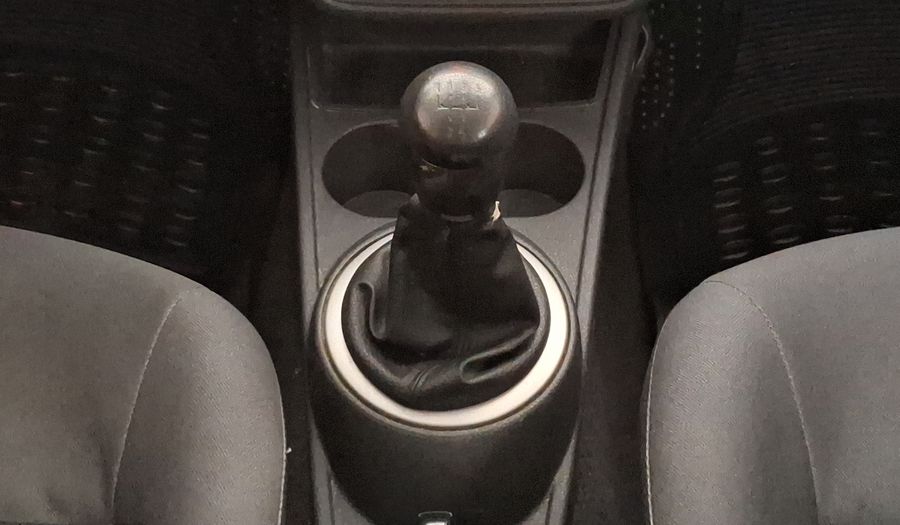 Volkswagen Gol 1.6 CL AC MT Hatchback 2015