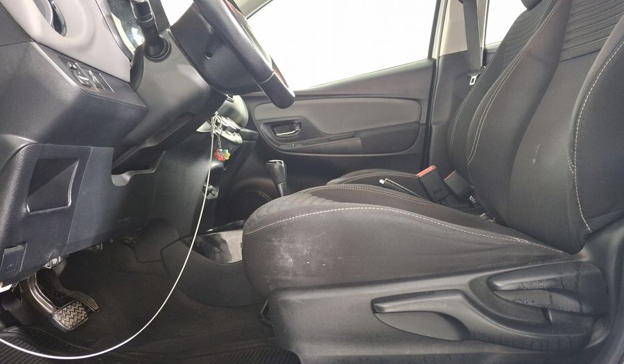 Toyota Yaris 1.5 PREMIUM AT 5PTAS Hatchback 2015