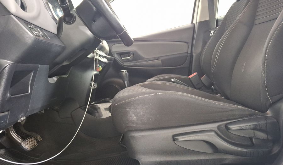 Toyota Yaris 1.5 PREMIUM AT 5PTAS Hatchback 2015