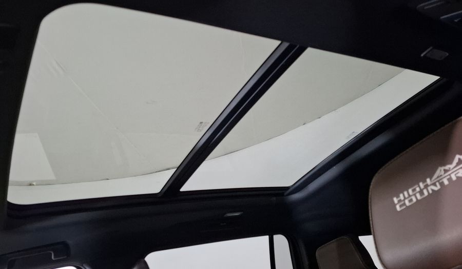 Chevrolet Suburban 6.2 HIGH COUNTRY G AUTO 4WD Suv 2022