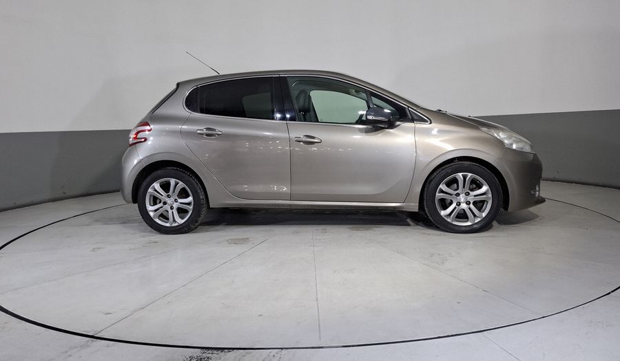 Peugeot 208 1.6 FELINE AT Hatchback 2014