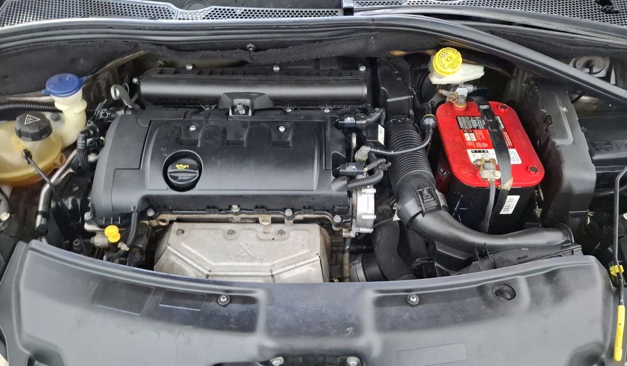 Peugeot 208 1.6 FELINE AT Hatchback 2014