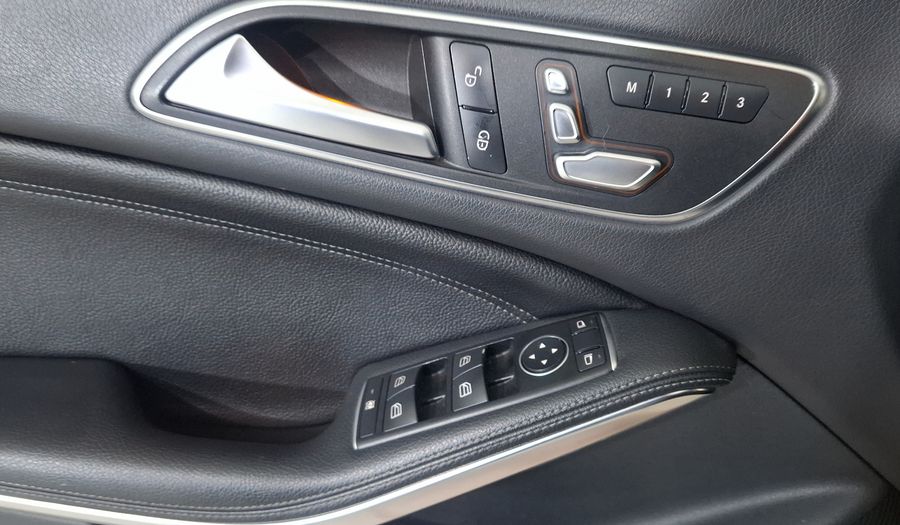 Mercedes Benz Clase Cla 1.6 CLA 200 CGI SPORT AT Coupe 2017