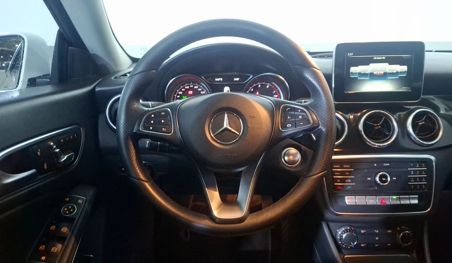 Mercedes Benz Clase Cla 1.6 CLA 200 CGI SPORT AT Coupe 2017