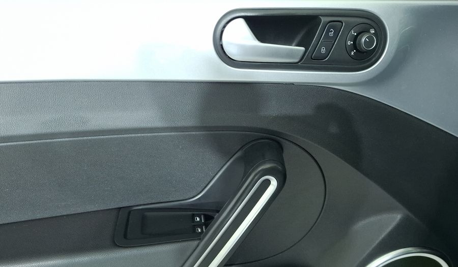 Volkswagen Beetle 2.5 SPORTLINE TIPTRONIC Hatchback 2016