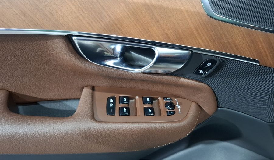 Volvo Xc90 2.0 B6 MHEV MOMENTUM AUTO AWD Suv 2022