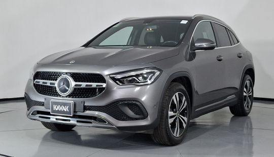 Mercedes Benz • Clase GLA