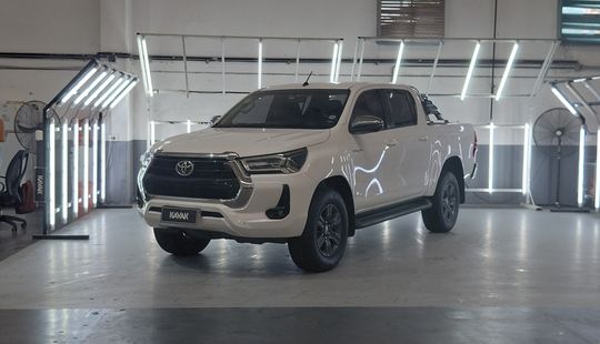 Toyota • Hilux