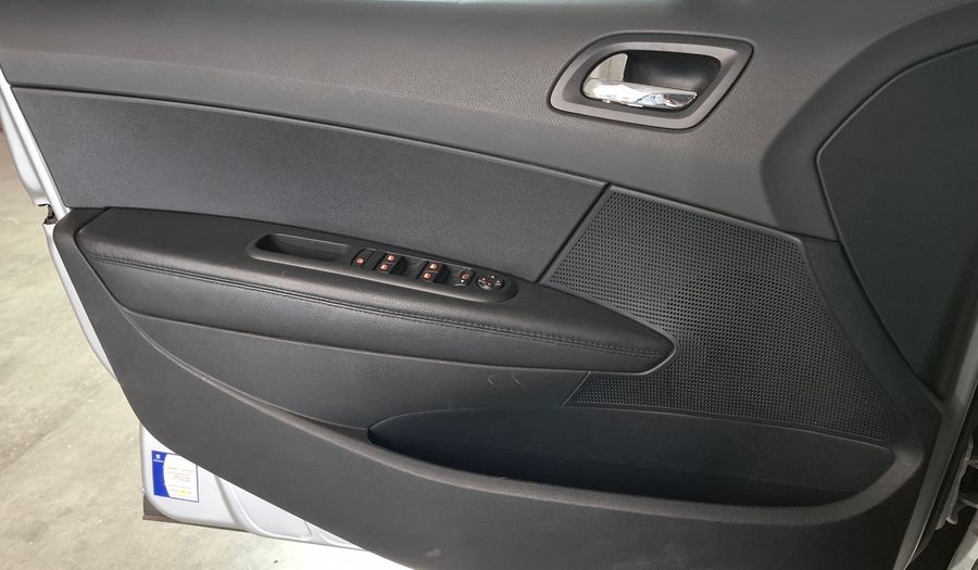 Peugeot 308 1.6 HDI FELINE Hatchback 2014