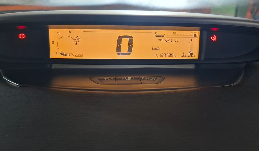 Citroen C4 2.0 HDI SX Sedan 2011