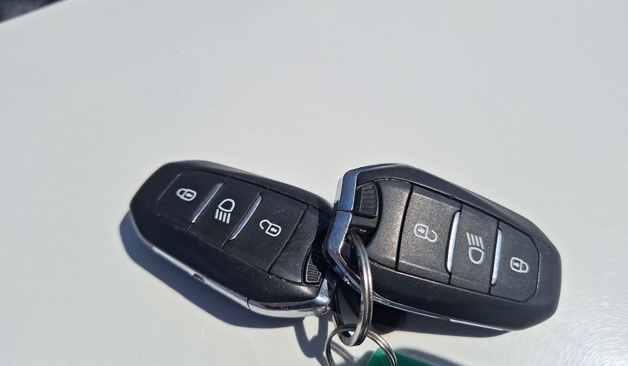 Citroen C3 1.2 PURETECH 82 BVM SHINE CONNECTED CAM Hatchback 2019