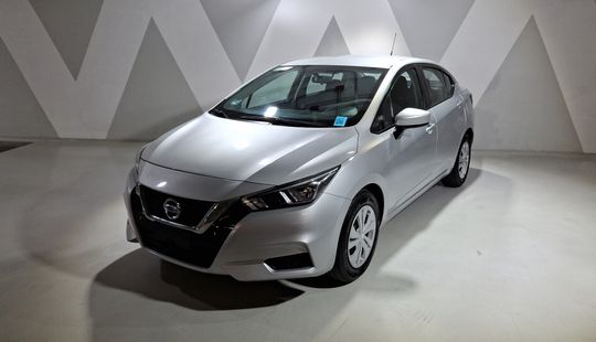 Nissan • Versa