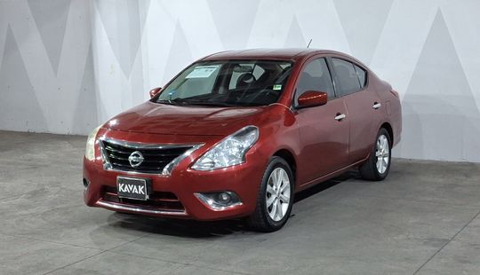 Nissan • Versa