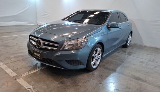 Mercedes Benz • Clase A