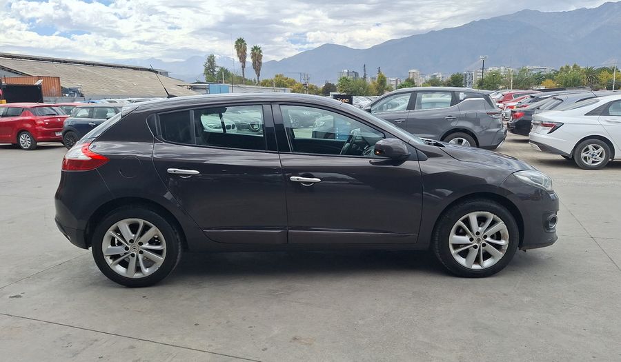 Renault Megane 2.0 16V DYNAMIQUE PACK Hatchback 2015