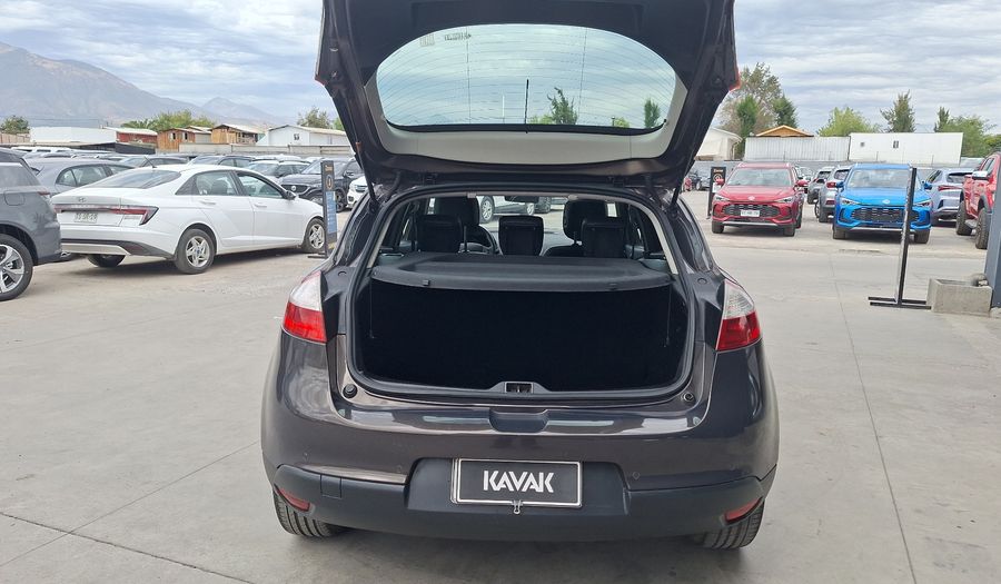 Renault Megane 2.0 16V DYNAMIQUE PACK Hatchback 2015