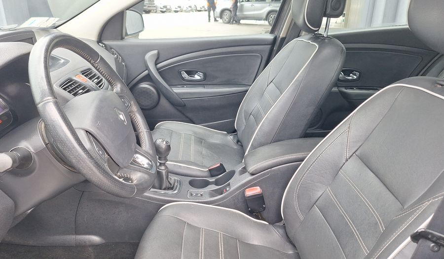 Renault Megane 2.0 16V DYNAMIQUE PACK Hatchback 2015