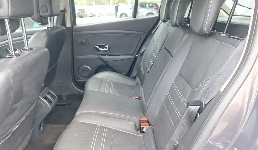 Renault Megane 2.0 16V DYNAMIQUE PACK Hatchback 2015