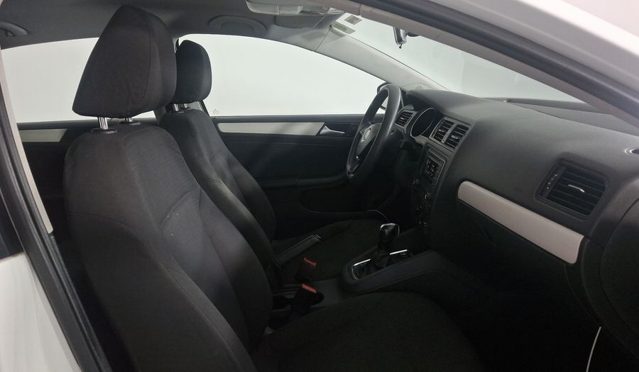 Volkswagen Jetta 2.5 TRENDLINE TIP. Sedan 2017