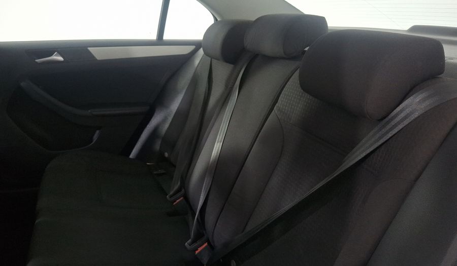 Volkswagen Jetta 2.5 TRENDLINE TIP. Sedan 2017