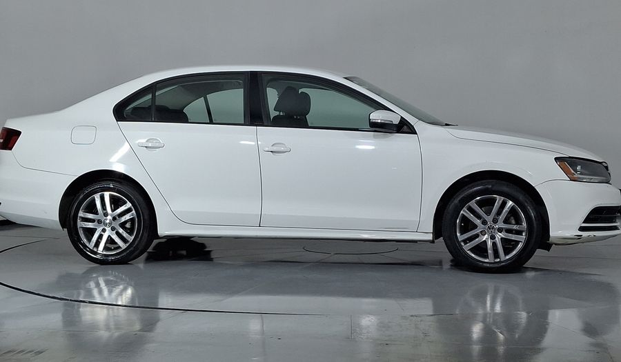 Volkswagen Jetta 2.5 TRENDLINE TIP. Sedan 2017