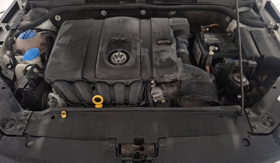 Volkswagen Jetta 2.5 TRENDLINE TIP. Sedan 2017