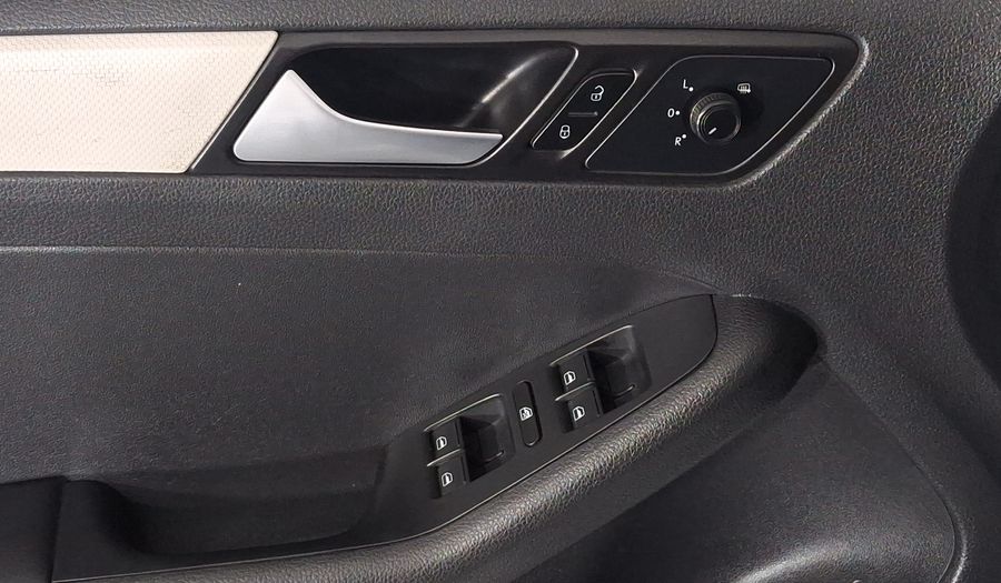 Volkswagen Jetta 2.5 TRENDLINE TIP. Sedan 2017