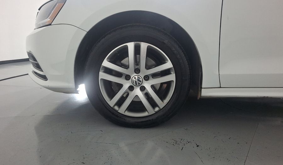 Volkswagen Jetta 2.5 TRENDLINE TIP. Sedan 2017