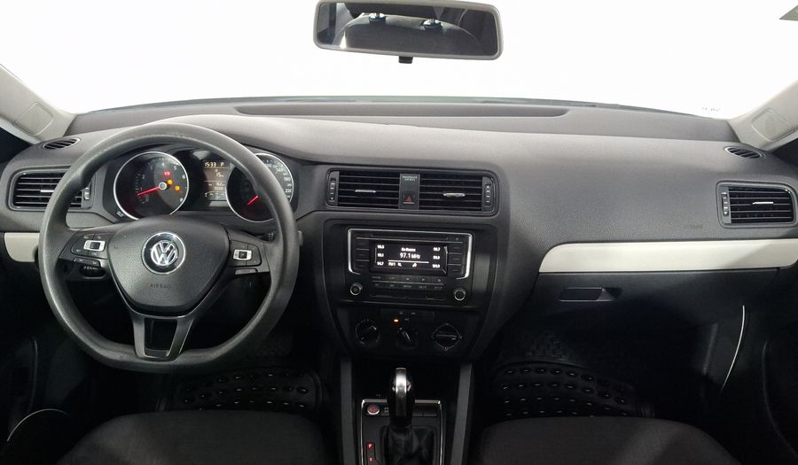 Volkswagen Jetta 2.5 TRENDLINE TIP. Sedan 2017