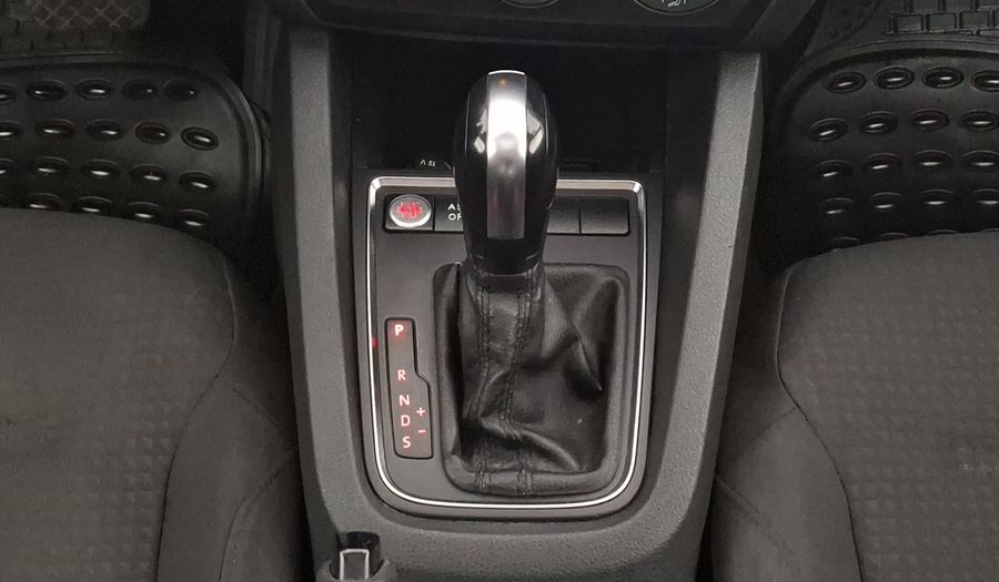 Volkswagen Jetta 2.5 TRENDLINE TIP. Sedan 2017