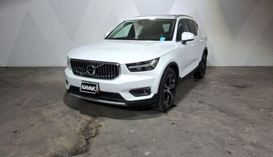 Volvo • XC40