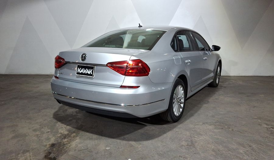 Volkswagen Passat 2.5 COMFORTLINE Sedan 2016