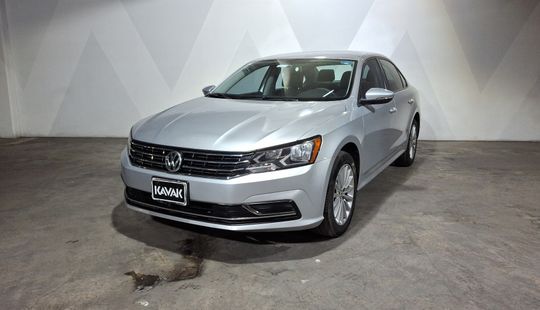 Volkswagen • Passat