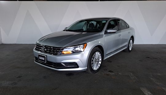 Volkswagen • Passat
