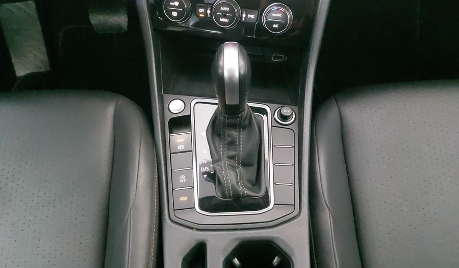 Volkswagen Jetta 1.4 R-LINE AUTO Sedan 2020