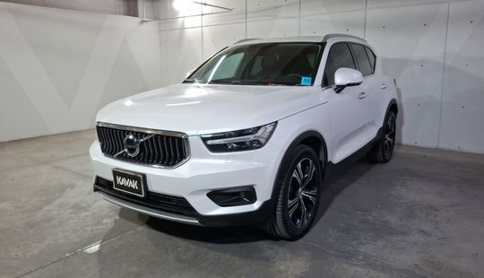 Volvo • XC40