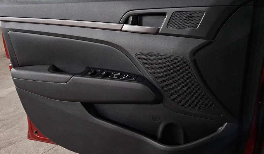 Hyundai Elantra 2.0 LIMITED TECH NAVI AT Sedan 2017