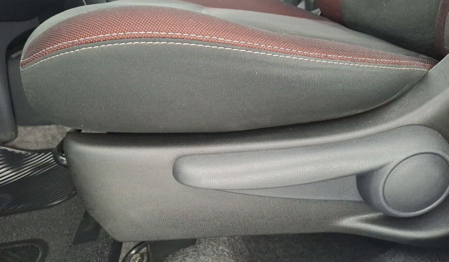Nissan March 1.6 EXCLUSIVE BI-TONO AUTO Hatchback 2019