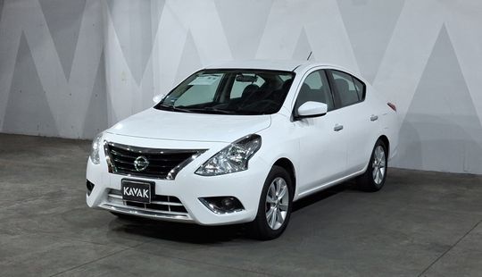 Nissan • Versa
