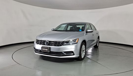 Volkswagen • Passat